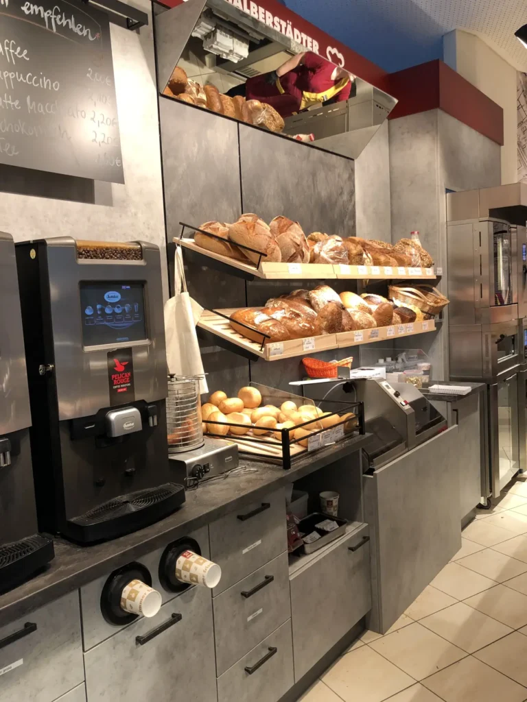 Kaffeestation mit Selbstbedienungs-Backwaren